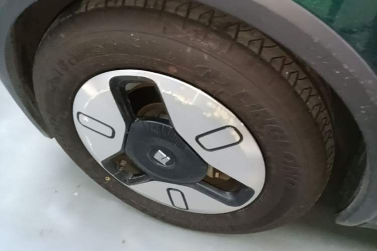 Used Baojun KiWi EV 2021 Customized Stylish Gold Edition Lithium Iron Phosphate Left Front Wheel Hub