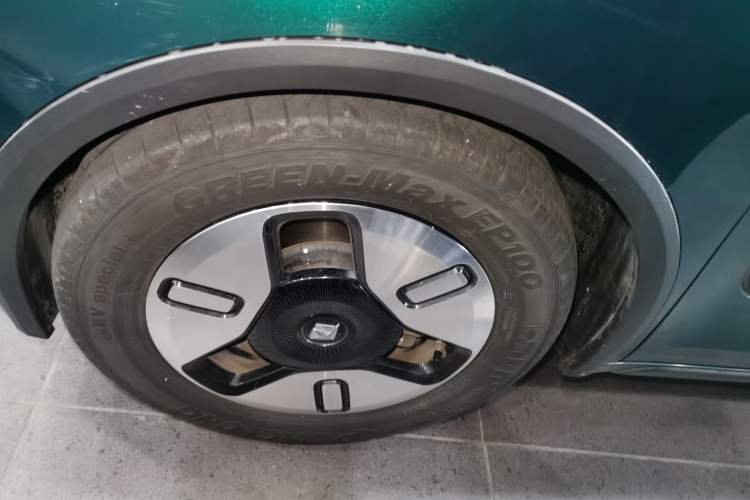 Used Baojun KiWi EV 2021 Artist Model Lithium Iron Phosphate Left Front Wheel Hub