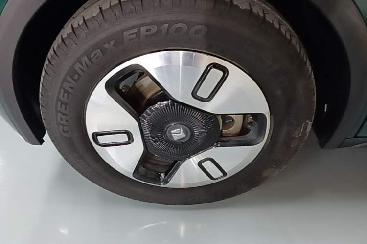 Used Baojun KiWi EV 2021 Artist Model Ternary Lithium Left Front Wheel Hub