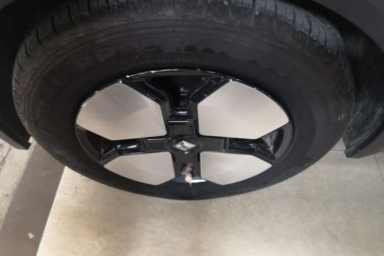Used Baojun KiWi EV 2021 Artist Model Ternary Lithium Left Front Wheel Hub