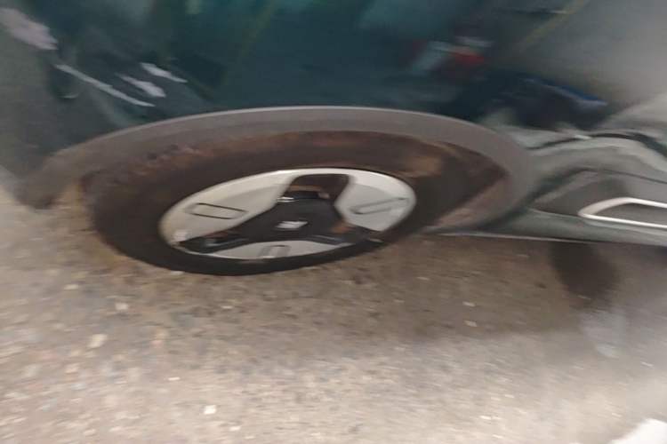Used Baojun KiWi EV 2021 Customized Stylish Gold Edition Lithium Iron Phosphate Left Front Wheel Hub