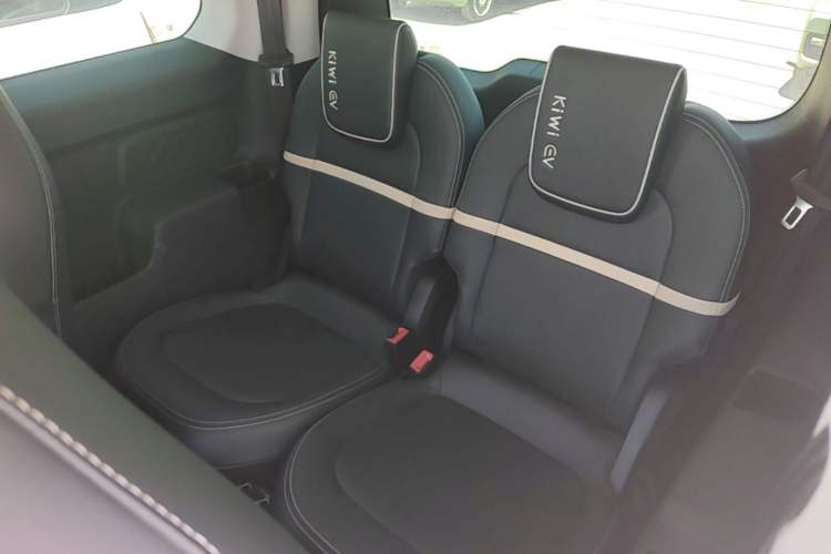 Used Baojun KiWi EV 2021 Artist Model Ternary Lithium Left Rear Seat