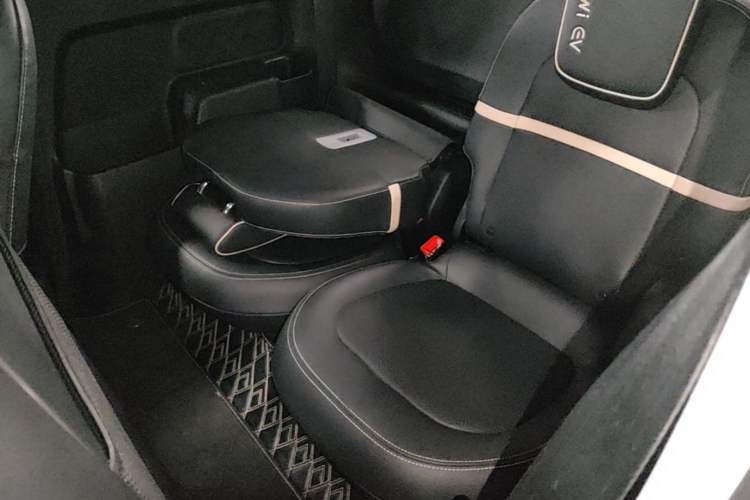 Used Baojun KiWi EV 2021 Artist Model Lithium Iron Phosphate Left Rear Seat