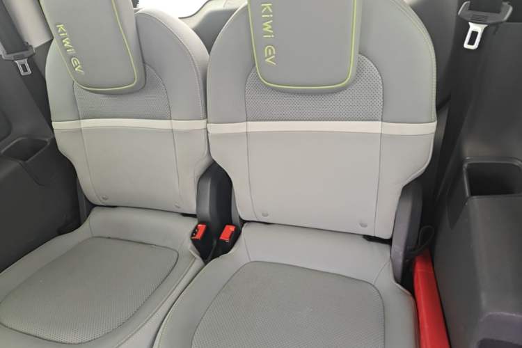 Used Baojun KiWi EV 2021 Artist Model Lithium Iron Phosphate Left Rear Seat