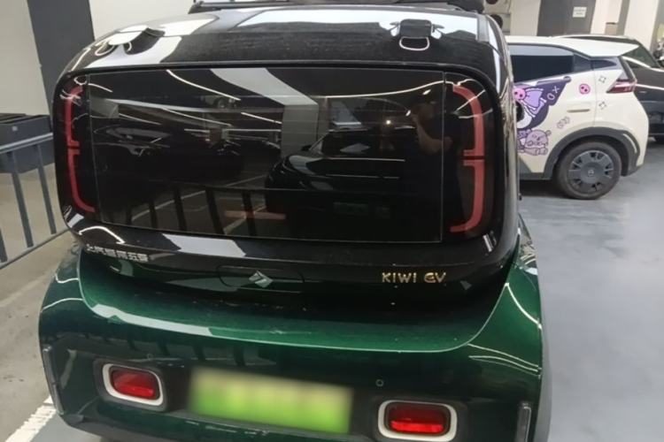 Used Baojun KiWi EV 2021 Customized Stylish Gold Edition Lithium Iron Phosphate Rear
