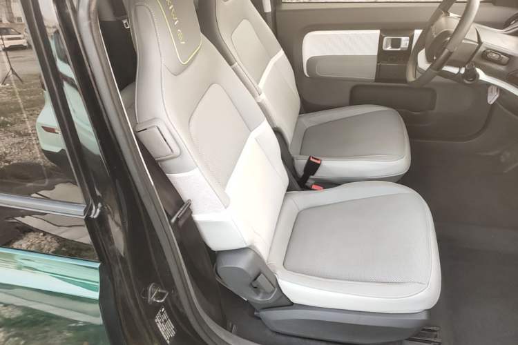 Used Baojun KiWi EV 2021 Designer Lithium Iron Phosphate Right Front Seat