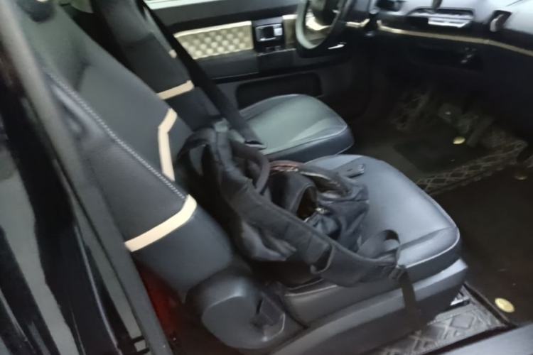 Used Baojun KiWi EV 2021 Customized Stylish Gold Edition Lithium Iron Phosphate Right Front Seat