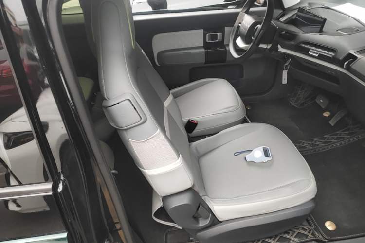 Used Baojun KiWi EV 2021 Designer Lithium Iron Phosphate Right Front Seat