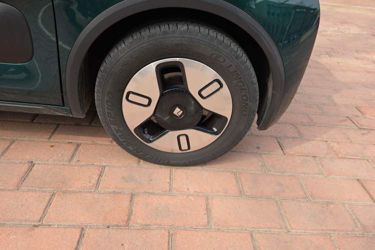 Used Baojun KiWi EV 2021 Artist Model Ternary Lithium Right Front Wheel Hub