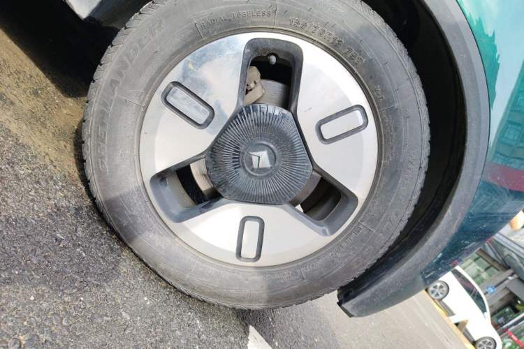 Used Baojun KiWi EV 2021 Artist Model Ternary Lithium Right Front Wheel Hub
