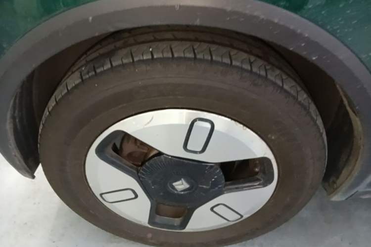 Used Baojun KiWi EV 2021 Customized Stylish Gold Edition Lithium Iron Phosphate Right Rear Wheel Hub