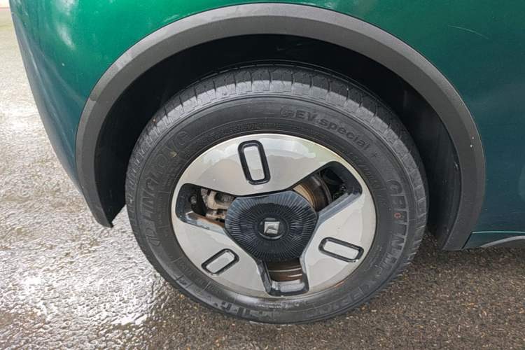 Used Baojun KiWi EV 2021 Designer Ternary Lithium Right Rear Wheel Hub