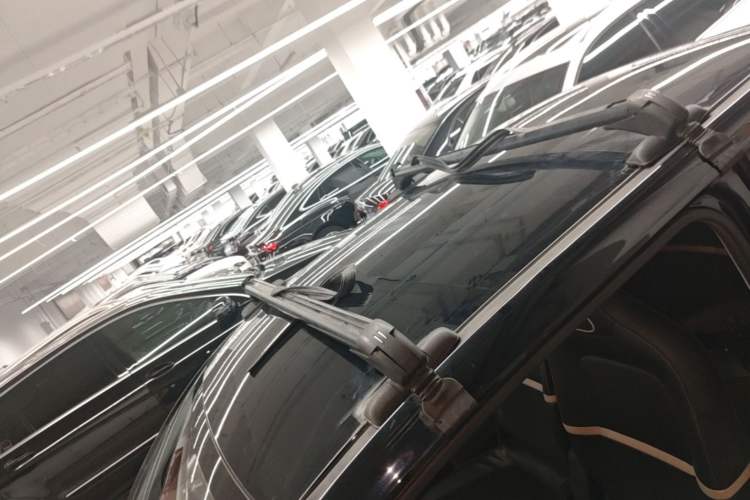 Used Baojun KiWi EV 2021 Customized Stylish Gold Edition Lithium Iron Phosphate Roof