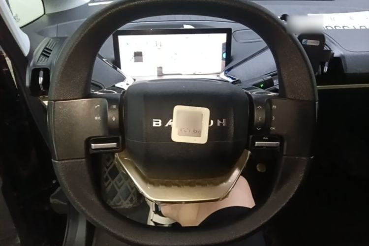 Used Baojun KiWi EV 2021 Customized Stylish Gold Edition Lithium Iron Phosphate Steering Wheel