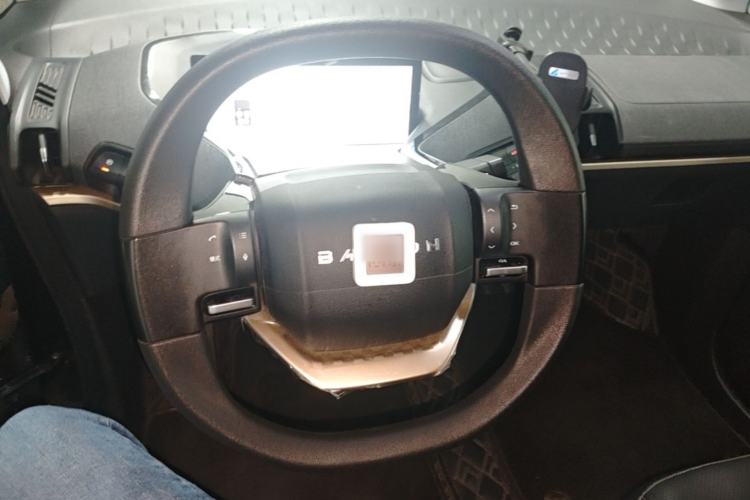 Used Baojun KiWi EV 2021 Customized Stylish Gold Edition Lithium Iron Phosphate Steering Wheel