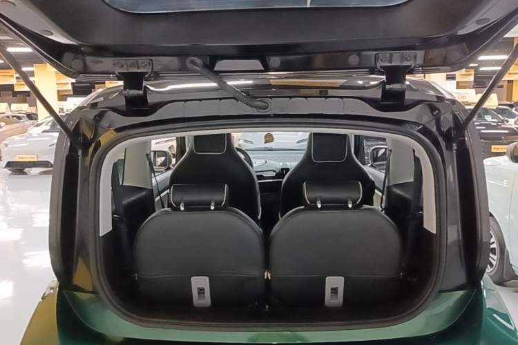 Used Baojun KiWi EV 2021 Artist Model Ternary Lithium Trunk