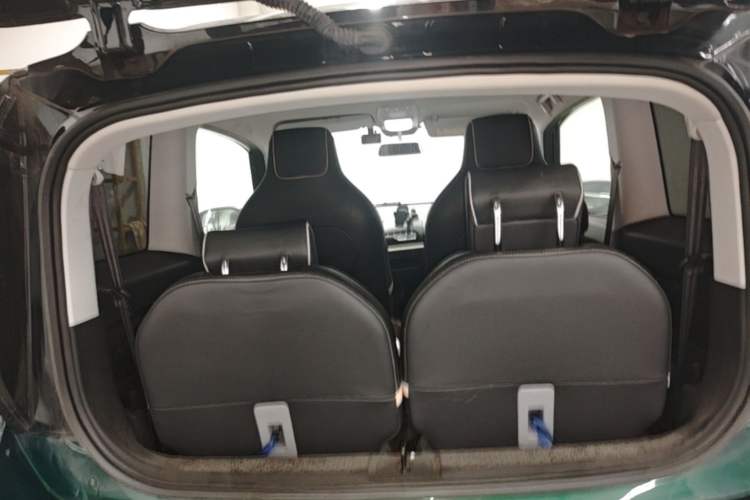 Used Baojun KiWi EV 2021 Customized Stylish Gold Edition Lithium Iron Phosphate Trunk