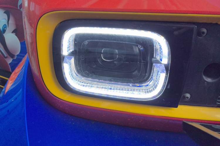 Used Baojun KiWi EV 2021 Artist Model Ternary Lithium Right Front Headlight