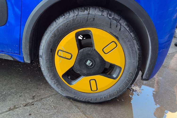 Used Baojun KiWi EV 2021 Artist Model Ternary Lithium Right Front Wheel Hub