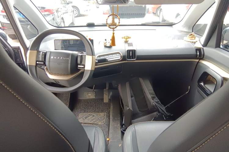 Used Baojun KiWi EV 2021 Artist Model Ternary Lithium Center Console