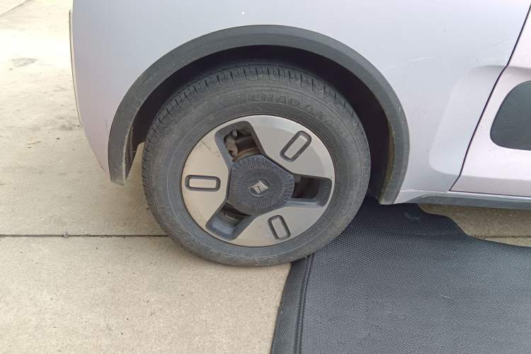 Used Baojun KiWi EV 2021 Artist Model Ternary Lithium Right Rear Wheel Hub