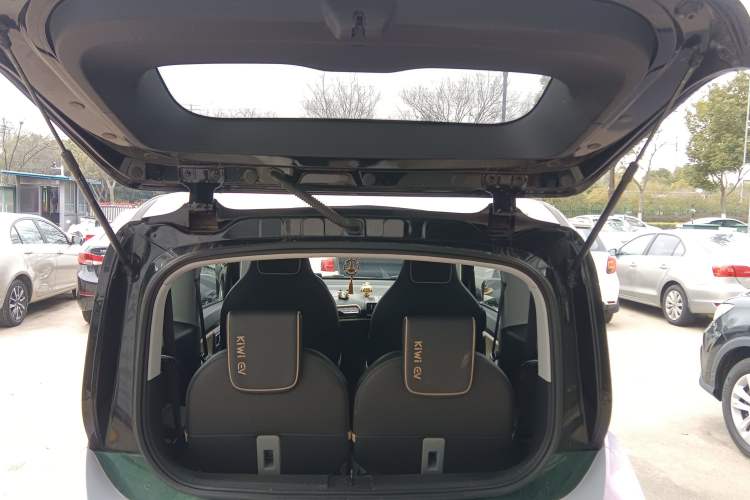 Used Baojun KiWi EV 2021 Artist Model Ternary Lithium Trunk