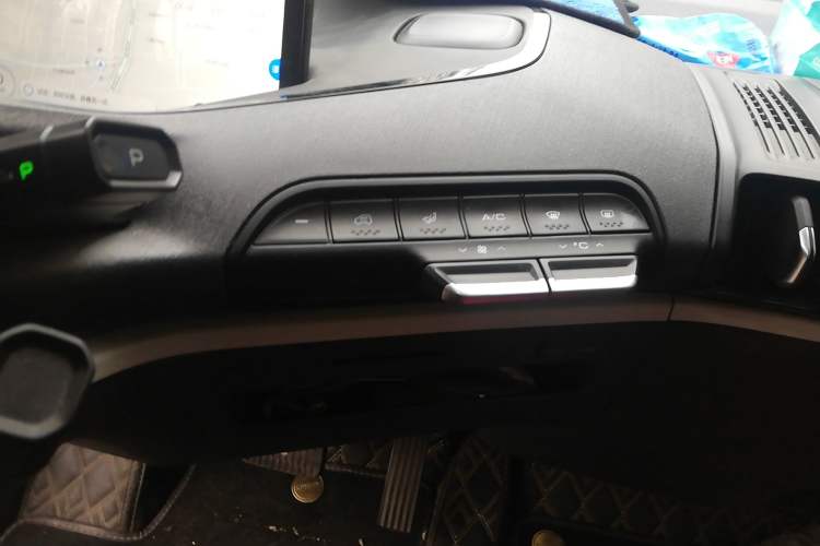 Used Baojun KiWi EV 2021 Designer Lithium Iron Phosphate Audio And AC Panel