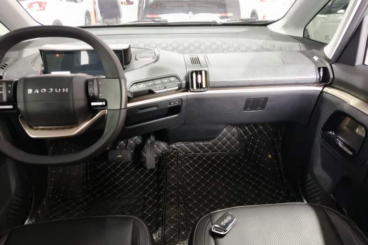 Used Baojun KiWi EV 2021 Artist Model Lithium Iron Phosphate Audio And AC Panel