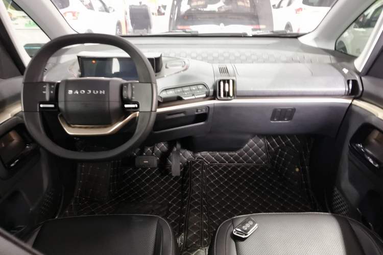 Used Baojun KiWi EV 2021 Artist Model Lithium Iron Phosphate Center Console