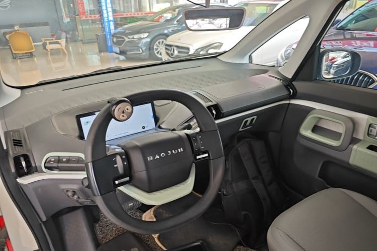 Used Baojun KiWi EV 2021 Artist Model Lithium Iron Phosphate Center Console