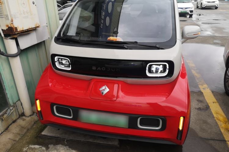 Used Baojun KiWi EV 2021 Artist Model Ternary Lithium Front