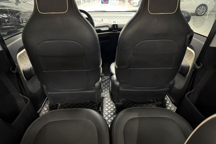 Used Baojun KiWi EV 2021 Artist Model Ternary Lithium Interior 1