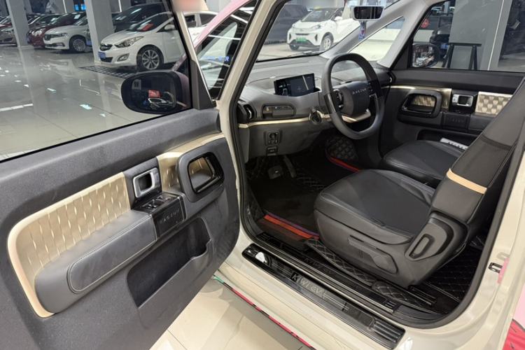 Used Baojun KiWi EV 2021 Artist Model Ternary Lithium Interior 3