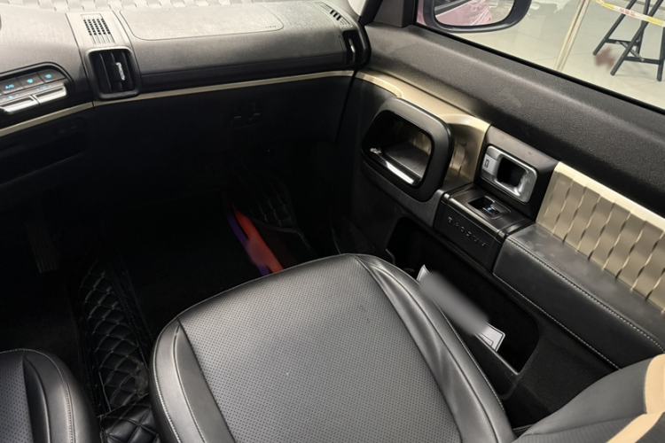 Used Baojun KiWi EV 2021 Artist Model Ternary Lithium Interior 5