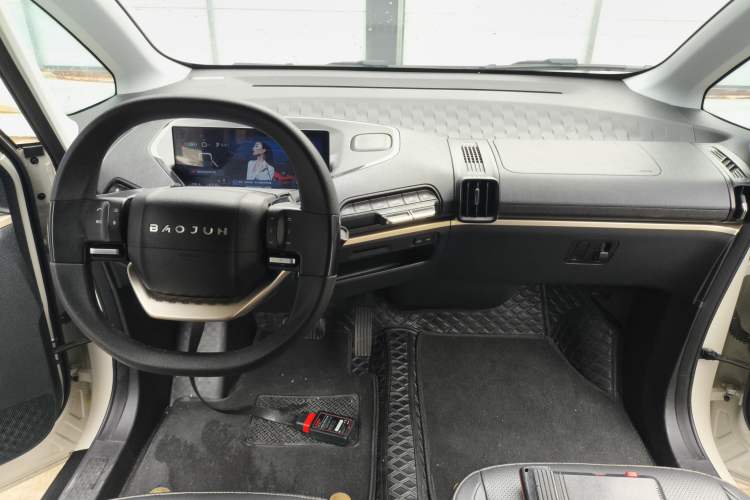 Used Baojun KiWi EV 2021 Artist Model Lithium Iron Phosphate Center Console