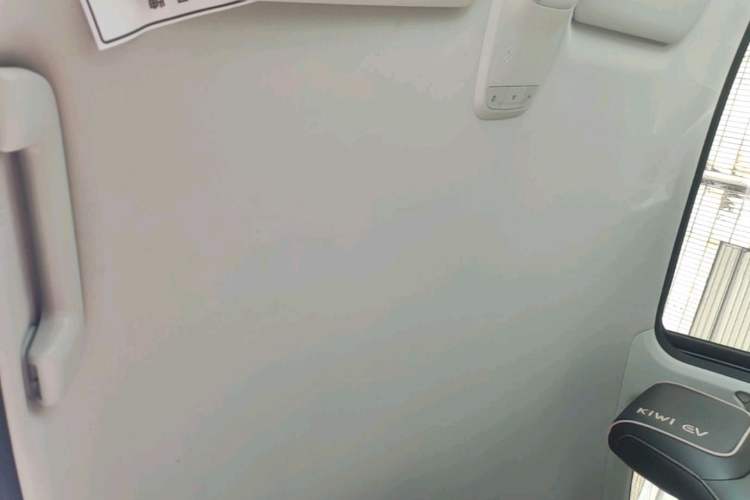 Used Baojun KiWi EV 2021 Artist Model Lithium Iron Phosphate Headliner