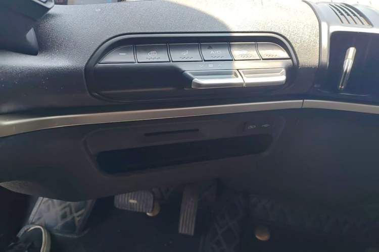 Used Baojun KiWi EV 2021 Artist Model Ternary Lithium Audio And AC Panel