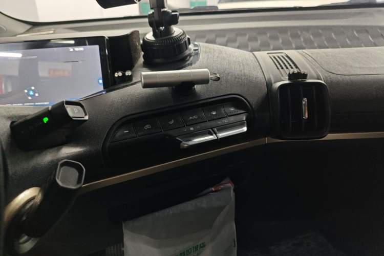 Used Baojun KiWi EV 2021 Artist Model Ternary Lithium Audio And AC Panel