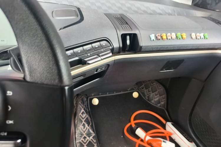 Used Baojun KiWi EV 2021 Artist Model Ternary Lithium Audio And AC Panel