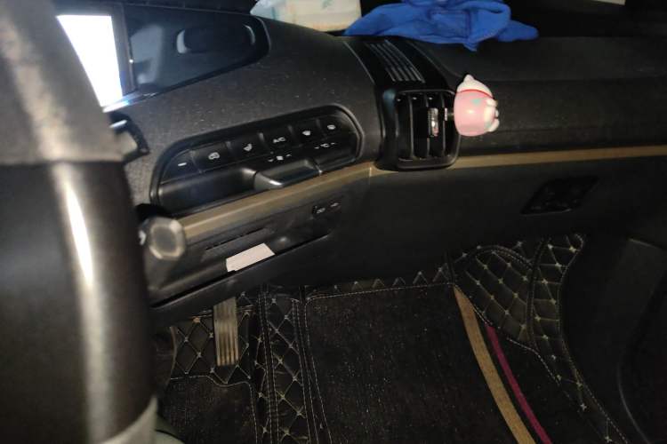 Used Baojun KiWi EV 2021 Artist Model Ternary Lithium Audio And AC Panel