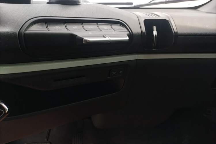 Used Baojun KiWi EV 2021 Designer Ternary Lithium Audio And AC Panel