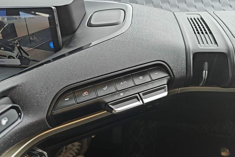 Used Baojun KiWi EV 2021 Designer Lithium Iron Phosphate Audio And AC Panel