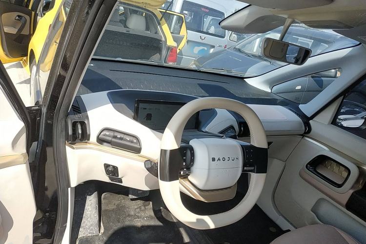 Used Baojun KiWi EV 2021 Artist Model Lithium Iron Phosphate Center Console