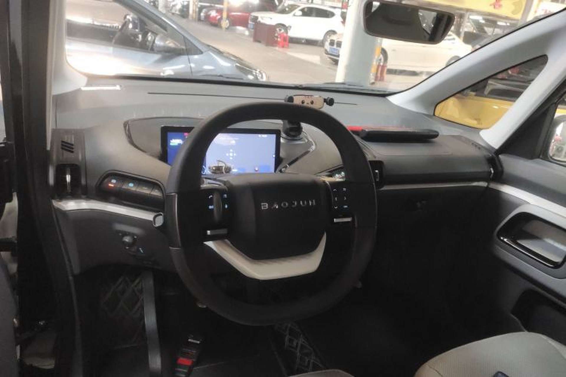 Used Baojun KiWi EV 2021 Artist Model Lithium Iron Phosphate Center Console