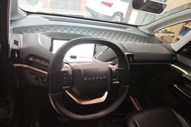 Used Baojun KiWi EV 2021 Artist Model Lithium Iron Phosphate Center Console