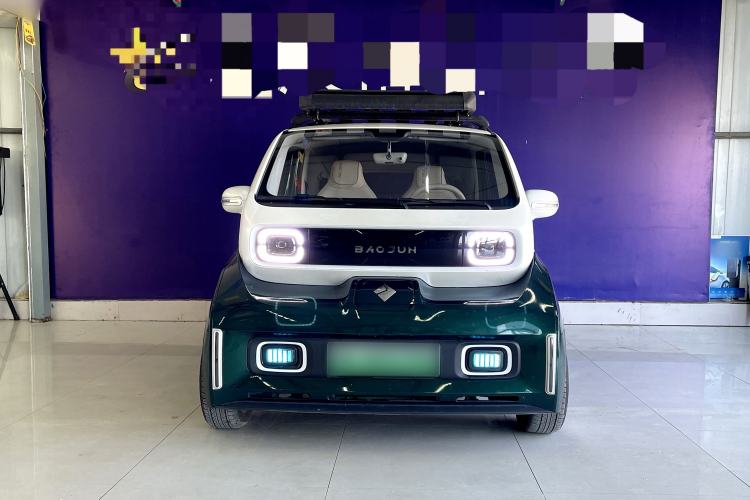 Used Baojun KiWi EV 2021 Customized Stylish Gold Edition Lithium Iron Phosphate Exterior 1