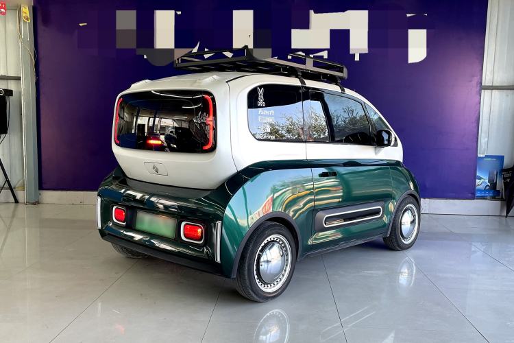 Used Baojun KiWi EV 2021 Customized Stylish Gold Edition Lithium Iron Phosphate Exterior 4