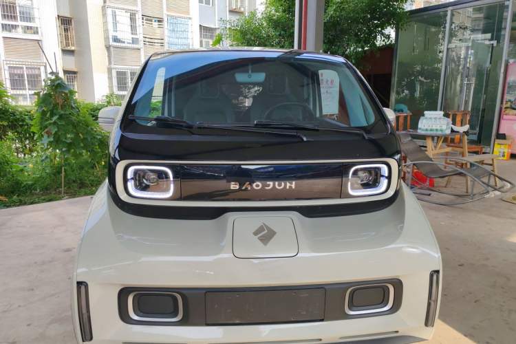 Used Baojun KiWi EV 2021 Artist Model Ternary Lithium Front