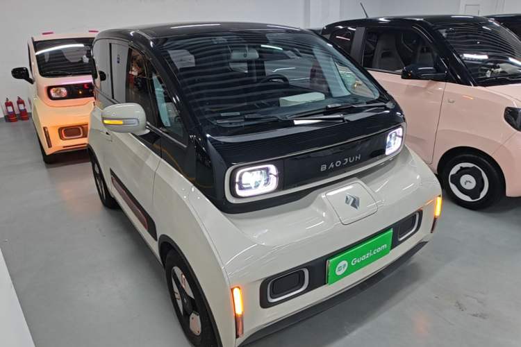 Used Baojun KiWi EV 2021 Artist Model Ternary Lithium Front Right 45 Deg