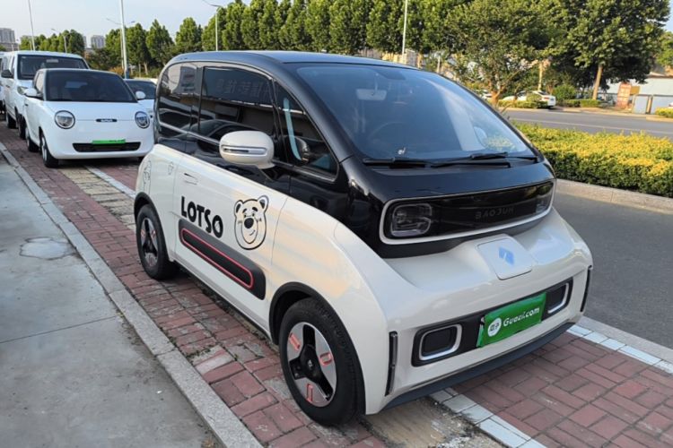 Used Baojun KiWi EV 2021 Artist Model Ternary Lithium Front Right 45 Deg